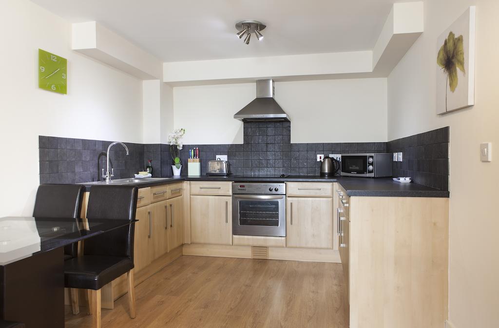 Cheltenham Plaza Apartments Ashchurch Zimmer foto