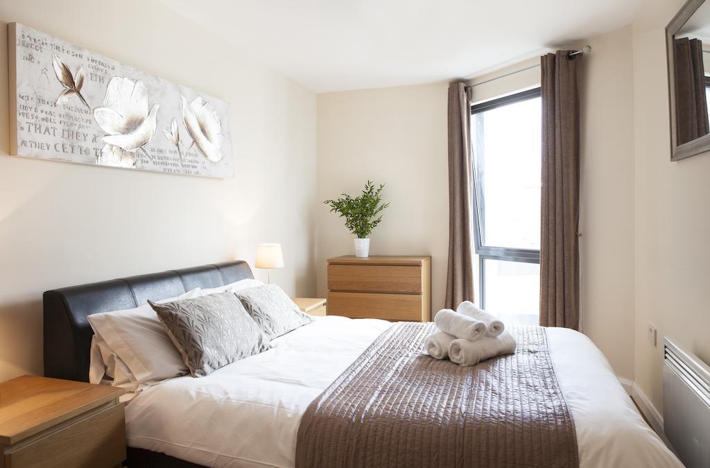 Cheltenham Plaza Apartments Ashchurch Zimmer foto