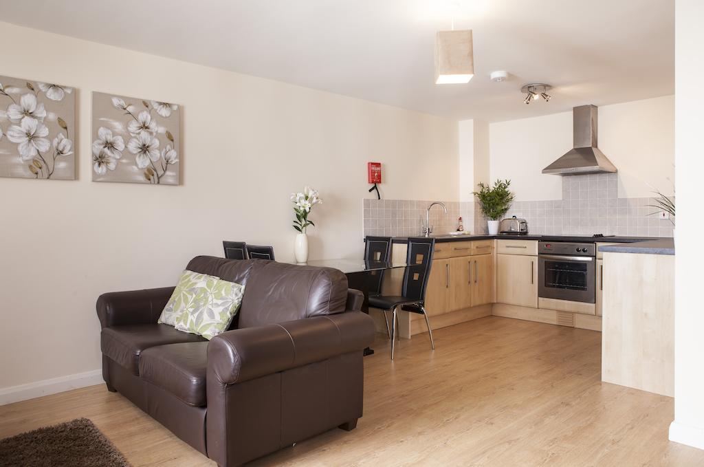 Cheltenham Plaza Apartments Ashchurch Zimmer foto